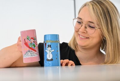 Chemnitzer Weihnachtsmarkt: Vorbereitungen starten am Samstag - Kathleen Herold von der Stadtverwaltung und mitverantwortlich für den Markt und die Glühweintassen für diese Jahr. Foto: Andreas Seidel