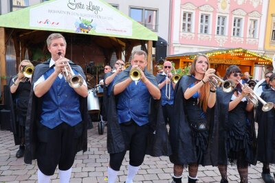 Chemnitzer Weinfest feierlich eröffnet -  Chemnitzer Weinfest 2024: Ein Fest für Weingenießer.