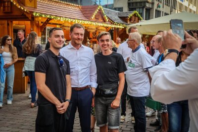 Chemnitzer Weinfest feierlich eröffnet - Chemnitzer Weinfest 2024: Ein Fest für Weingenießer.