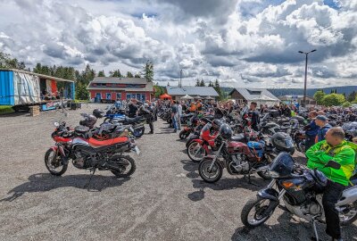 Christliche Biker feierten 11. Motorradfahrer-Gottesdienst im Vogtland - Blick auf den Motorradfahrer-Gottesdienst. Foto: Johannes Schmidt