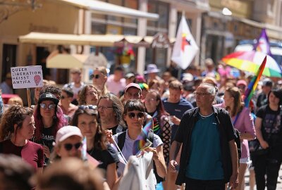 Christopher Street Day in Pirna will Zeichen setzen - Viele Besucher sind hunderte Kilometer nach Sachsen gereist, um ihre Solidarität zu zeigen. Foto: xcitepress