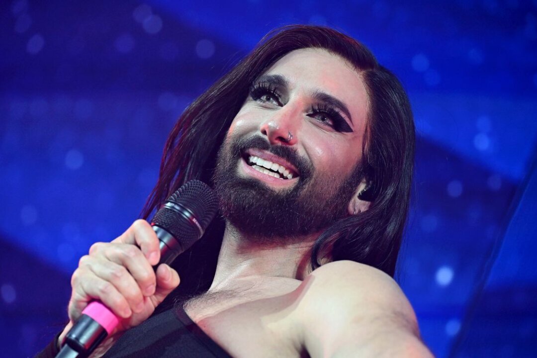 Conchita Wurst: "Es ist unverschämt, dass die Leute auch noch stolz darauf sind, dass sie jemanden ausgrenzen" - Mit "Rise Like a Phoenix" gewann Conchita Wurst 2014 den 59. Eurovision Song Contest in Kopenhagen. Seither sind die Kunstfigur und ihr österreichischer Erschöpfer Tom Neuwirth aus der deutschsprachigen Medienwelt nicht wegzudenken. 