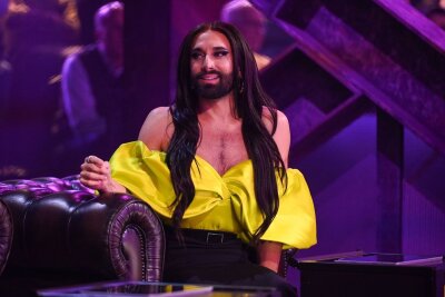 Conchita Wurst: "Es ist unverschämt, dass die Leute auch noch stolz darauf sind, dass sie jemanden ausgrenzen" - "Die Produktionsfirmen wissen inzwischen auch, dass ich mir Style-technisch nicht reinreden lasse", erklärt Conchita Wurst im Interview zu "The Tribute - Die Show der Musiklegenden": "Die haben vielleicht gar nicht damit gerechnet, dass ich in High Glamour komme, aber ich hatte einfach Bock darauf!"