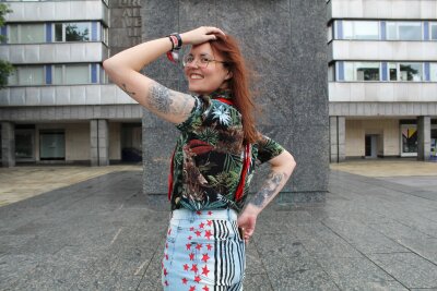 Constanze (27) aus Chemnitz: "Ich nehme jeden Abend Kurt Cobain mit ins Bett" - Constanze (27) aus Chemnitz liebt Musik und Filme und hat viele Tattoos darauf bezogen.