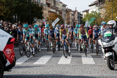 Coppi-Rekord egalisiert: Pogacar gewinnt Lombardei-Rundfahrt - In Bergamo fiel der Startschuss für den letzten Höhepunkt des Radsport-Jahres 2024.