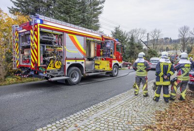 Crash in Elterlein: Citroen landet auf Dach - Auf der Scheibenberger Straße in Höhe Ortseingang verunfallten am Mittwochnachmittag ein VW und ein Citroen. Foto: Bernd März