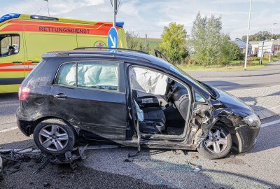 Crash in Glauchau: Drei verletzte Personen - Wie die Polizeidirektion Zwickau gegenüber BLICK.de angab, sind zwei PKW VW miteinander kollidiert.  Foto: Andreas Kretschel