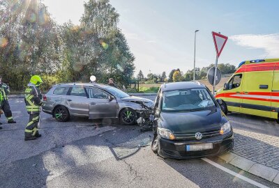 Crash in Glauchau: Drei verletzte Personen - Bei dem Unfall wurden drei Personen leicht verletzt.  Foto: Andreas Kretschel