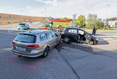 Crash in Glauchau: Drei verletzte Personen - Unfall in Glauchau mit drei leichtverletzten Personen. Foto: Andreas Kretschel