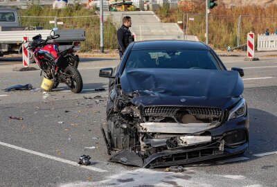 Crash mit Motorrad in Plauen: Fahrer schwer verletzt - Am Donnerstagmittag kam es gegen 12.40 Uhr zu einem Unfall in Plauen. Foto: Igor Pastierovic