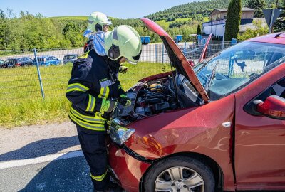 Crash mit vier Verletzten: Auer Talstraße nach Unfall voll gesperrt - Auffahrunfall mit vier Verletzten. Foto: Niko Mutschmann