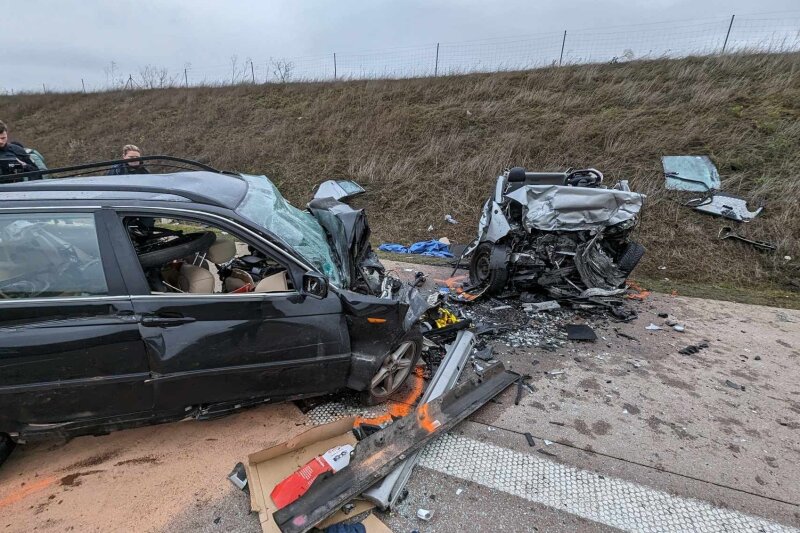 Crash Mit Vor Polizei Geflüchtetem Geisterfahrer Auf Der A38: Drei Tote