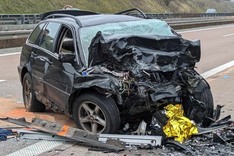 Crash Mit Vor Polizei Geflüchtetem Geisterfahrer Auf Der A38: Drei Tote