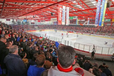 Crimmitschau hat den Stadionmietvertrag mit Eispiraten gekündigt! - Stadionmietvertrag mit dem Eishockey-Zweitligisten Eispiraten Crimmitschau gekündigt. Foto: Andreas Kretschel