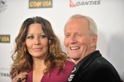 "Crocodile Dundee"-Star: Was macht eigentlich Paul Hogan? - Sie hätten sich auseinander gelebt, erklärte Paul Hogan. Nach über 20 Jahren Ehe ließen sich Linda Kozlowski und der Schauspieler 2014 scheiden.