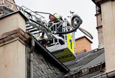 Dachstuhl in Brand: Feuerwehreinsatz in Leipziger Straße - Feuerwehreinsatz in Chemnitz. Foto: Harry Härtel