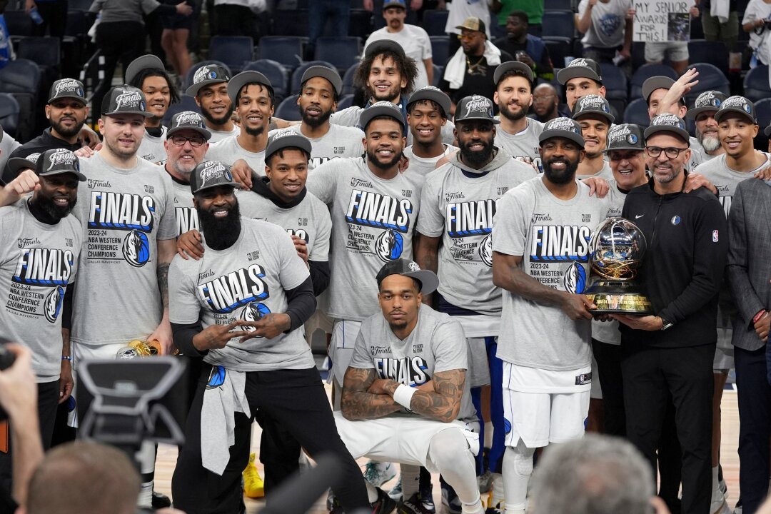 Dallas Mavericks erreichen erstmals ohne Nowitzki NBA-Finale - Die Dallas Mavericks feiern den Einzug in die  NBA-Finals.