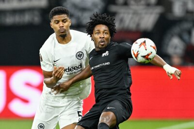 Dank Joker Larsson: Eintracht bezwingt Riga - Eintracht Frankfurt mit Aurèle Amenda (l) tat sich gegen Riga lange Zeit schwer.