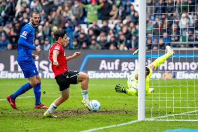 Darmstadt stürzt Hannover von der Tabellenspitze - Lee gelingt gegen Darmstadt der Ausgleich.