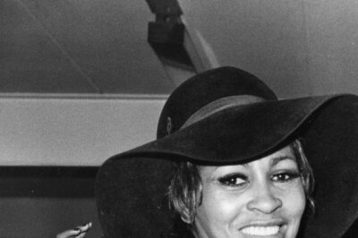 Das bewegte Leben einer Rock-Ikone: Vor einem Jahr starb Tina Turner - Als sie ihren späteren Mann Ike Turner kennenlernte, war sie 18 Jahre alt: Anna Mae Bullock, die spätere Tina Turner. 18 Jahre verbrachte sie mit dem Songwriter, Musiker und Bandleader Ike. Beruflich eine erfolgreiche, wenn auch extrem arbeitsintensive Zeit. Privat jedoch: die reine Hölle.