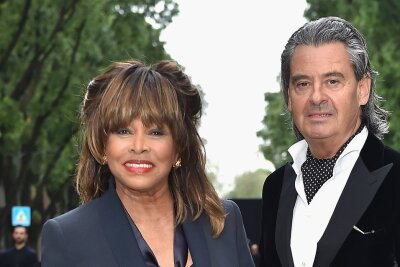 Das bewegte Leben einer Rock-Ikone: Vor einem Jahr starb Tina Turner - Tina Turner gab 2014 ihren US-Pass ab. Sie wurde Schweizerin und lebte bis zuletzt mit ihrem deutschen Mann Erwin Bach am Zürichsee.