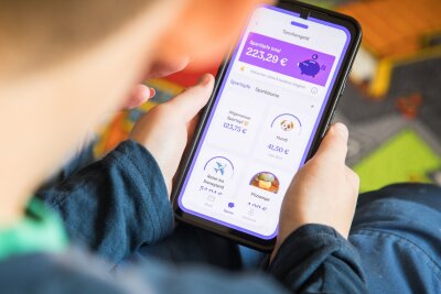 Das erste Konto für Kinder: Was Eltern wissen sollten - Übersicht dank Konto-App: Bei einigen Kinderkonten können Kinder und Eltern online die Umsätze abrufen.