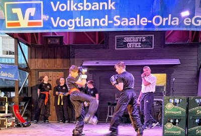 Das sind die Gewinner der "Sterne des Sports" - Kickboxen gehörte zum Rahmenprogramm. Foto: Volksbank