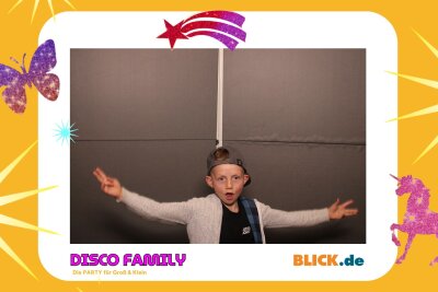 Das sind die tollen Erinnerungsfotos der "Disco Family" - In der Fotobox konnten die Besucher den unvergesslichen Abend festhalten. Foto: Family Disco/ Blick.de