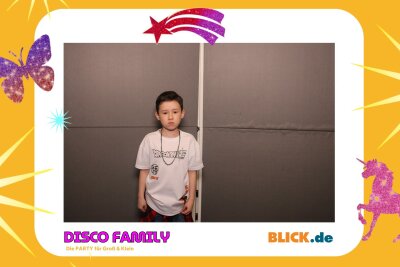 Das sind die tollen Erinnerungsfotos der "Disco Family" - In der Fotobox konnten die Besucher den unvergesslichen Abend festhalten. Foto: Family Disco/ Blick.de