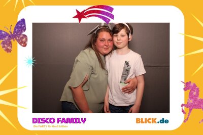 Das sind die tollen Erinnerungsfotos der "Disco Family" - In der Fotobox konnten die Besucher den unvergesslichen Abend festhalten. Foto: Family Disco/ Blick.de