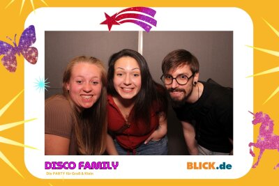 Das sind die tollen Erinnerungsfotos der "Disco Family" - In der Fotobox konnten die Besucher den unvergesslichen Abend festhalten. Foto: Family Disco/ Blick.de