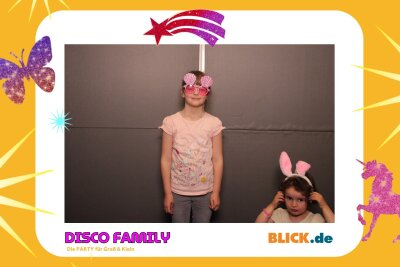 Das sind die tollen Erinnerungsfotos der "Disco Family" - In der Fotobox konnten die Besucher den unvergesslichen Abend festhalten. Foto: Family Disco/ Blick.de