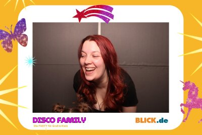 Das sind die tollen Erinnerungsfotos der "Disco Family" - In der Fotobox konnten die Besucher den unvergesslichen Abend festhalten. Foto: Family Disco/ Blick.de