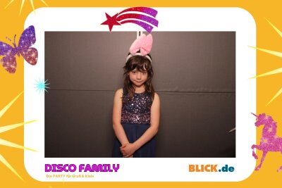 Das sind die tollen Erinnerungsfotos der "Disco Family" - In der Fotobox konnten die Besucher den unvergesslichen Abend festhalten. Foto: Family Disco/ Blick.de