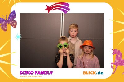 Das sind die tollen Erinnerungsfotos der "Disco Family" - In der Fotobox konnten die Besucher den unvergesslichen Abend festhalten. Foto: Family Disco/ Blick.de