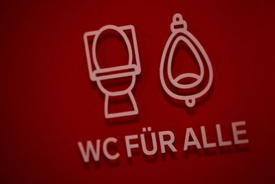 Das stille Örtchen: 7 Fakten zu WCs am Arbeitsplatz - Eine sogenannte Unisex-Toilette ist in kleineren Betrieben teils ausreichend. Dann muss es keine getrennten Räume für Männer und Frauen geben.