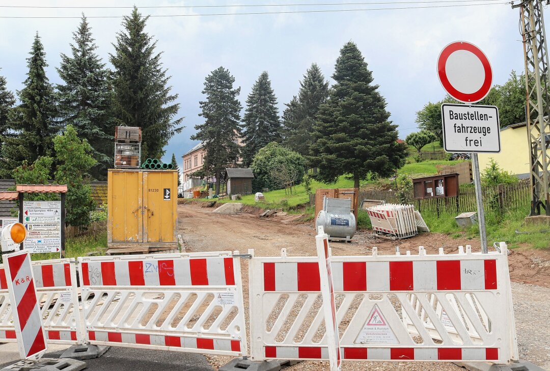 Dauerbaustelle: Bäcker aus Mittelsachsen macht sich Existenzsorgen - In Hohenfichte wird derzeit die Schellenberger Straße grundhaft ausgebaut. Foto: Knut Berger