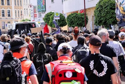 Demogeschehen in Aue: Mehrere Versammlungen an einem Tag - Demo Antifa Spektrum 360. Foto: André März