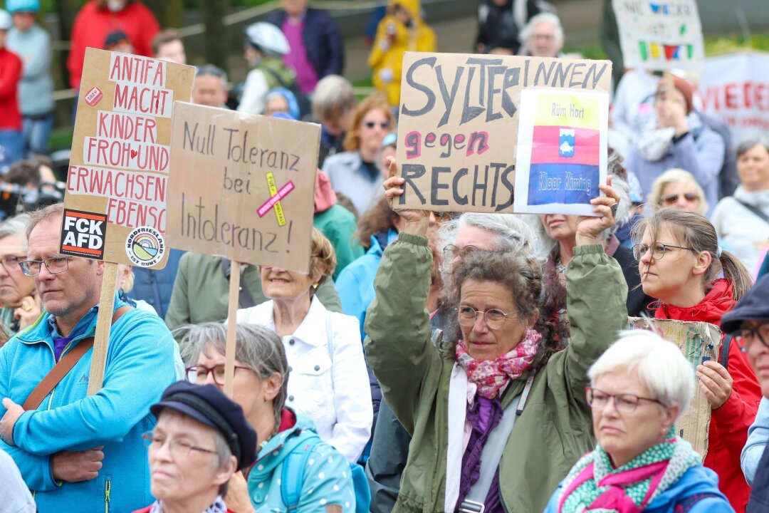 Demonstrantionen gegen Rechtsextremismus auf Sylt - Demonstration gegen rechts in Westerland.