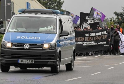 Demonstrationen in Hohenstein-Ernstthal: Gedenken an von Nazis ermordeten Patrick Thürmer - Gedenkdemonstration und Gegendemonstration am Tag der deutschen Einheit in Hohenstein-Ernstthal. Foto: Andre März