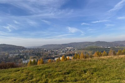 Der Chemnitzer Weihnachtsbaum rollt an: Liveticker zum Transport - Traumwetter im Erzgebirge. Foto: Katja Lippmann-Wagner 