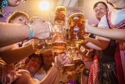 Der Countdown zum 2. Freiberger Oktoberfest läuft - Freiberger Oktoberfest: Ein Fest für Gaumenfreuden und gute Laune. Foto: Marcel Schlenkrich/Archiv