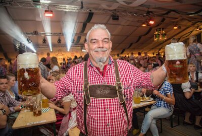 Der Countdown zum 2. Freiberger Oktoberfest läuft - Einladung zum Feiern: Schunkeln, Jodeln und Genießen in Freiberg. Foto: Marcel Schlenkrich/Archiv