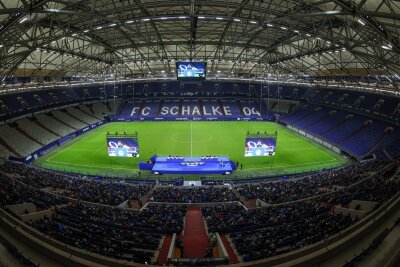 Der Druck auf Schalke bleibt groß: "HSV andere Geschichte" - Hitzige Mitgliederversammlung: Die Schalke-Führung musste sich einiges anhören.