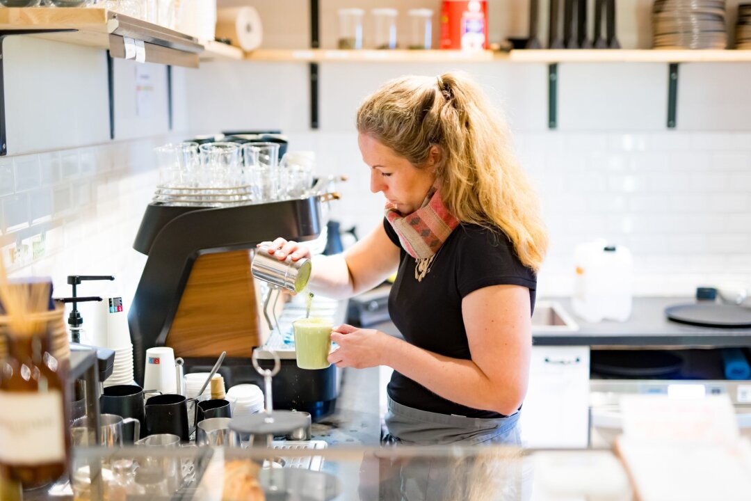 Der Traum vom eigenen Café: Schnapsidee oder Glücksgarant? - Ein Traum, den viele verfolgen: Julia Strasser betreibt in München ein eigenes Café - das "Barista Sistar".