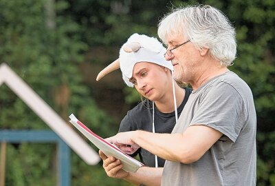 Der weiße Ziegenbock vom Katzenstein treibt wieder sein Unwesen - Axel Poike und Henriette Kraus (v.r.) während einer Probe. Foto: Jan Görner