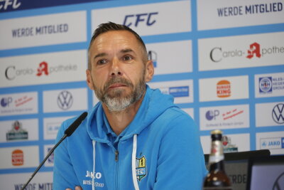 Derby: Der Chemnitzer FC empfängt den FSV Zwickau - CFC-Cheftrainer Christian Tiffert bei der Pressekonferenz. Foto: Harry Härtel