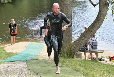 Deutlich mehr Starter beim Stausee-Triathlon - Erik Werner vom PSV Schwarzenberg (im Bild) hat zusammen mit Tom Neubert aus Johanngeorgenstadt das Staffel-Rennen gewonnen. Foto: Ramona Schwabe