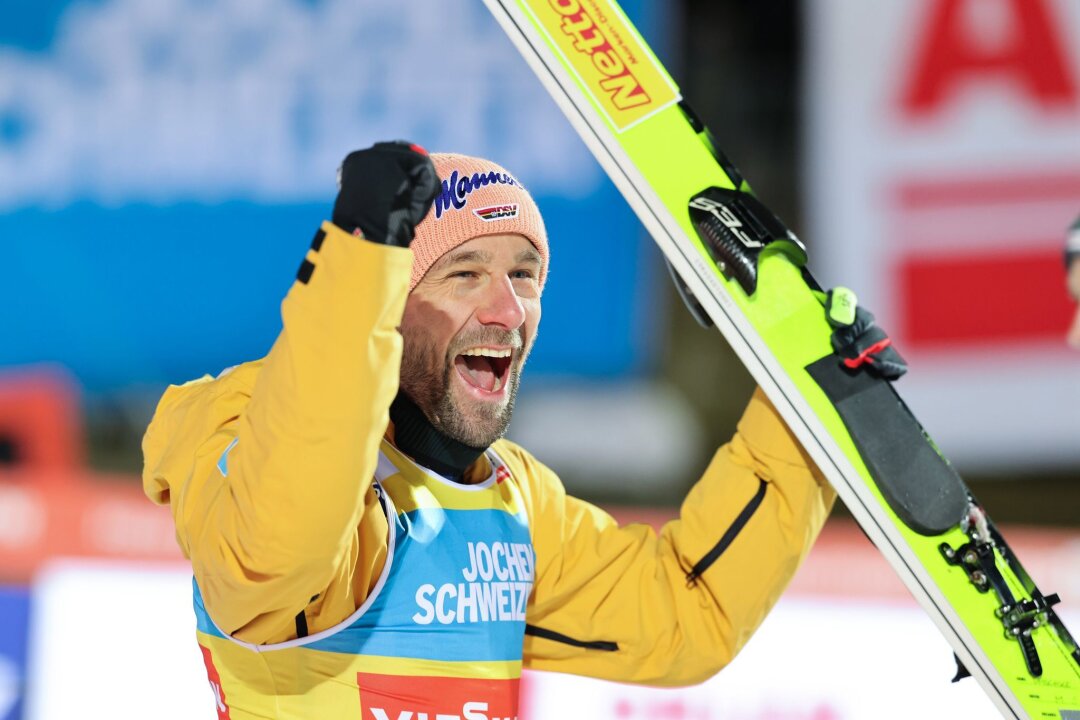 Deutscher Coup: Skispringer Paschke gewinnt Weltcup-Auftakt - Jubel bei Pius Paschke: Der 34-Jährige landete auch im ersten Einzelwettkampf der Saison ganz vorn.