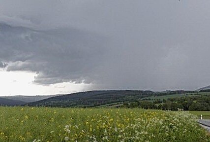 Deutscher Wetterdienst: Gewitter und Starkregen in Sachsen erwartet - Erste Gewitter ziehen bereits über das Erzgebirge. Foto: Bernd März